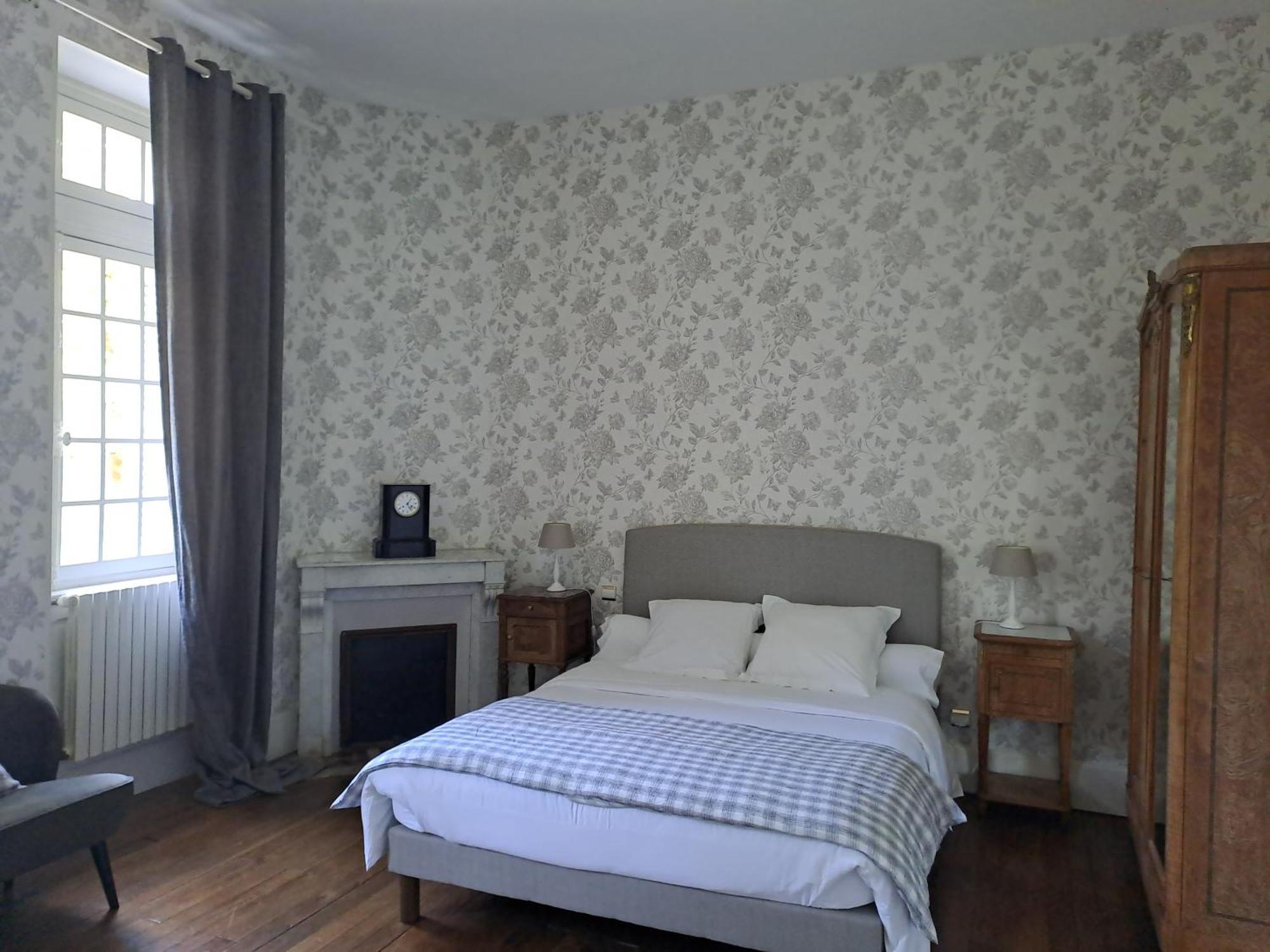 Chateau De La Redortiere Bed & Breakfast Mouzon  ภายนอก รูปภาพ