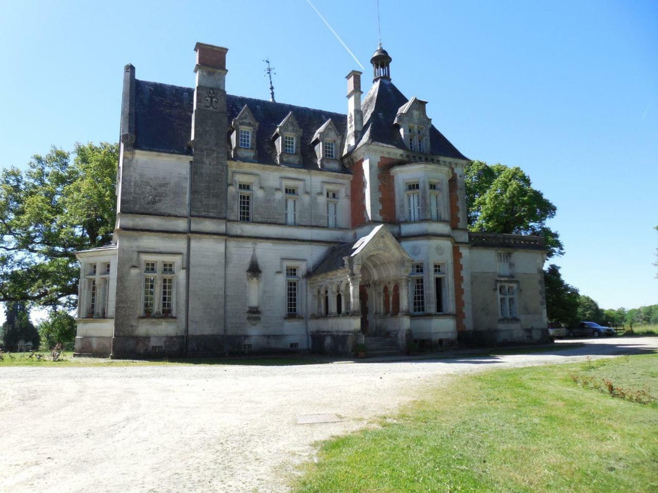 Chateau De La Redortiere Bed & Breakfast Mouzon  ภายนอก รูปภาพ