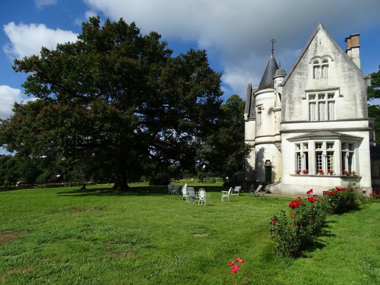 Chateau De La Redortiere Bed & Breakfast Mouzon  ภายนอก รูปภาพ